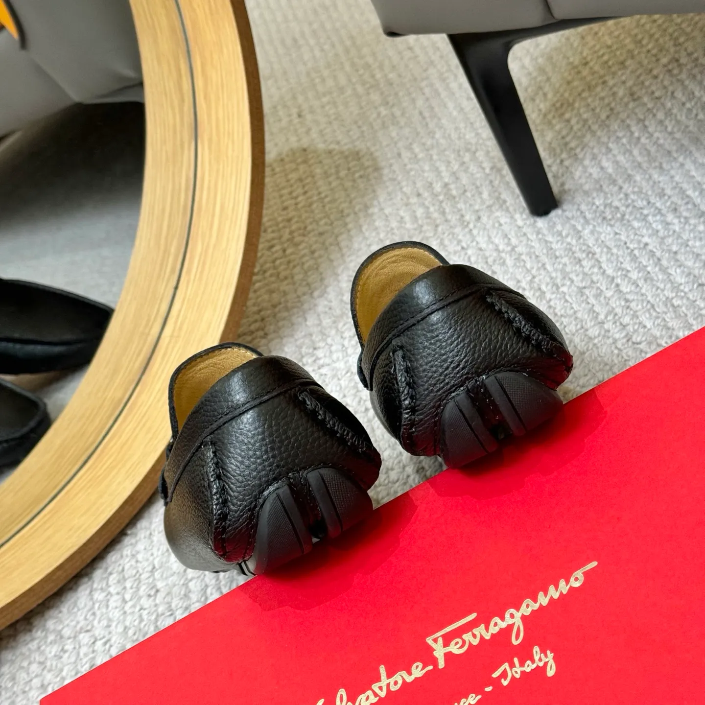 Men's men's shoes 💰420 (Yangli) Ferragamo 〰Ferragamo 2⃣️0⃣️2⃣️5️⃣ New series 👊🏻 Upper 🇮🇹 Italian imported calfskin, original outsole molding. Water-dyed sheepskin lining. The identity of every successful man is set off, and the upper and lower shoes are elegant and stable🚶🏻🚶🏻The high-end custom counter original replica is an eternal classic🔍️Number of codes: 38-46 with counter packaging